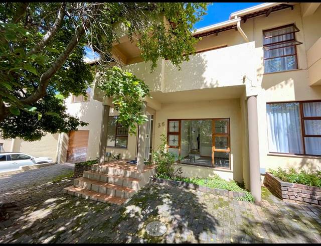 4 BEDROOM TOWNHOUSE FOR SALE IN KENMARE